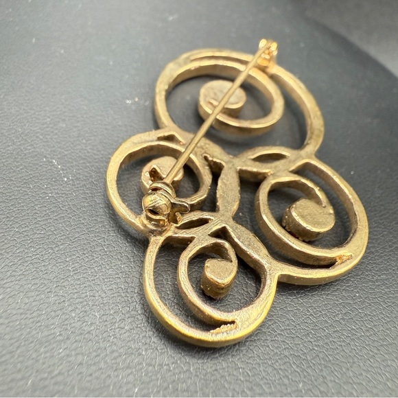 Vintage Swirl Brooch with Pink Ombre Crystal Accents in Modernist Design - Picture 3 of 12